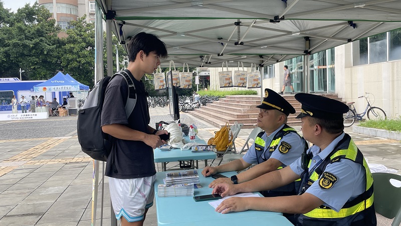 “行安我护・无忧学车”驾培护学进高校活动在我校举行